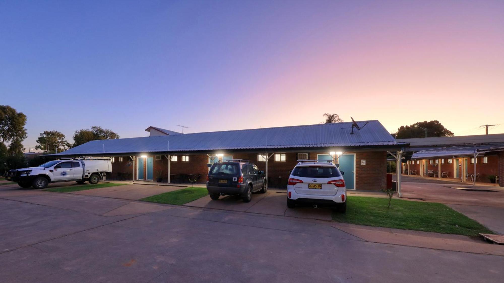 The Major Mitchell Motel Bourke Bagian luar foto
