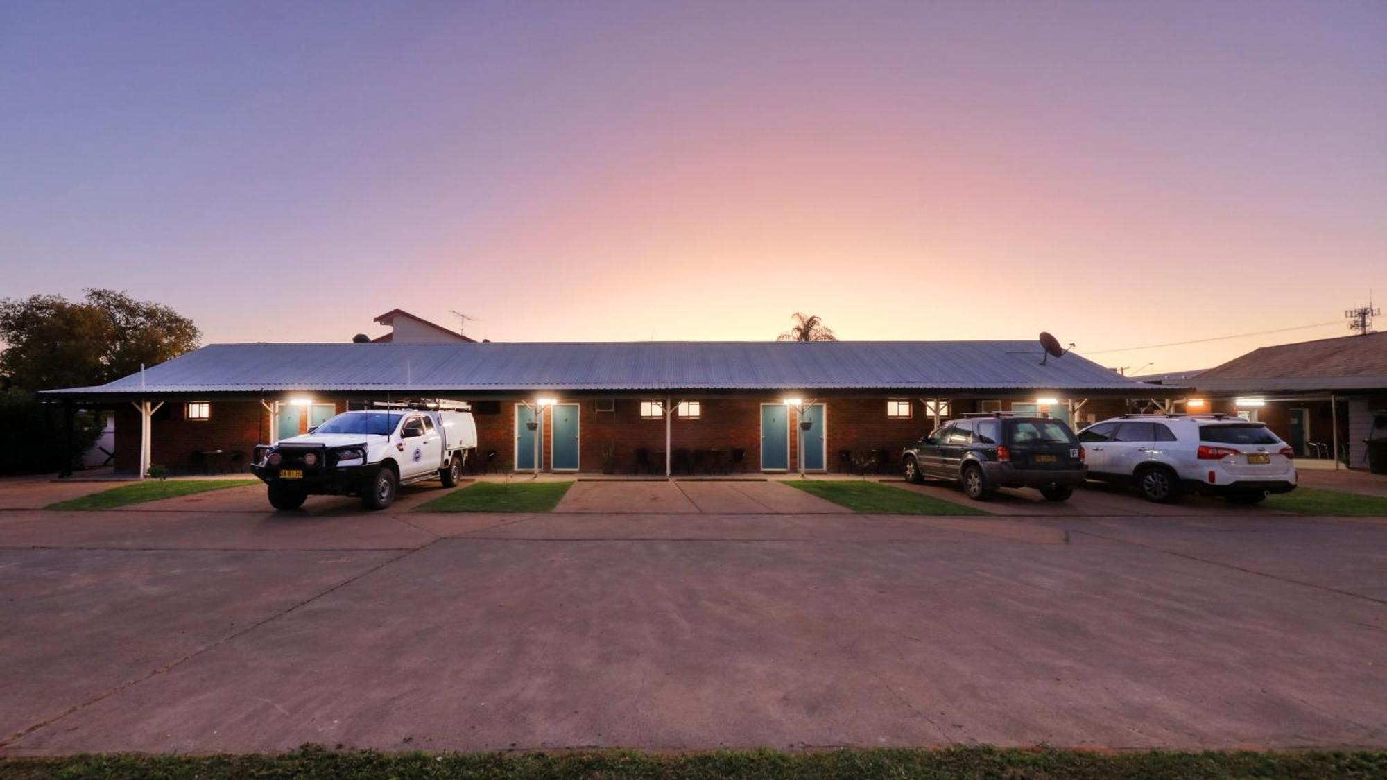 The Major Mitchell Motel Bourke Bagian luar foto