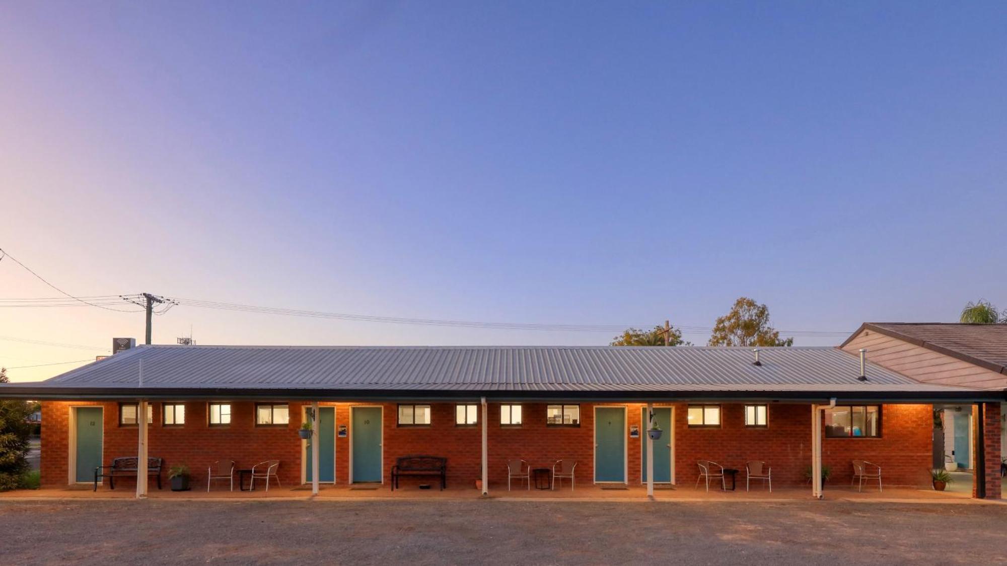 The Major Mitchell Motel Bourke Bagian luar foto
