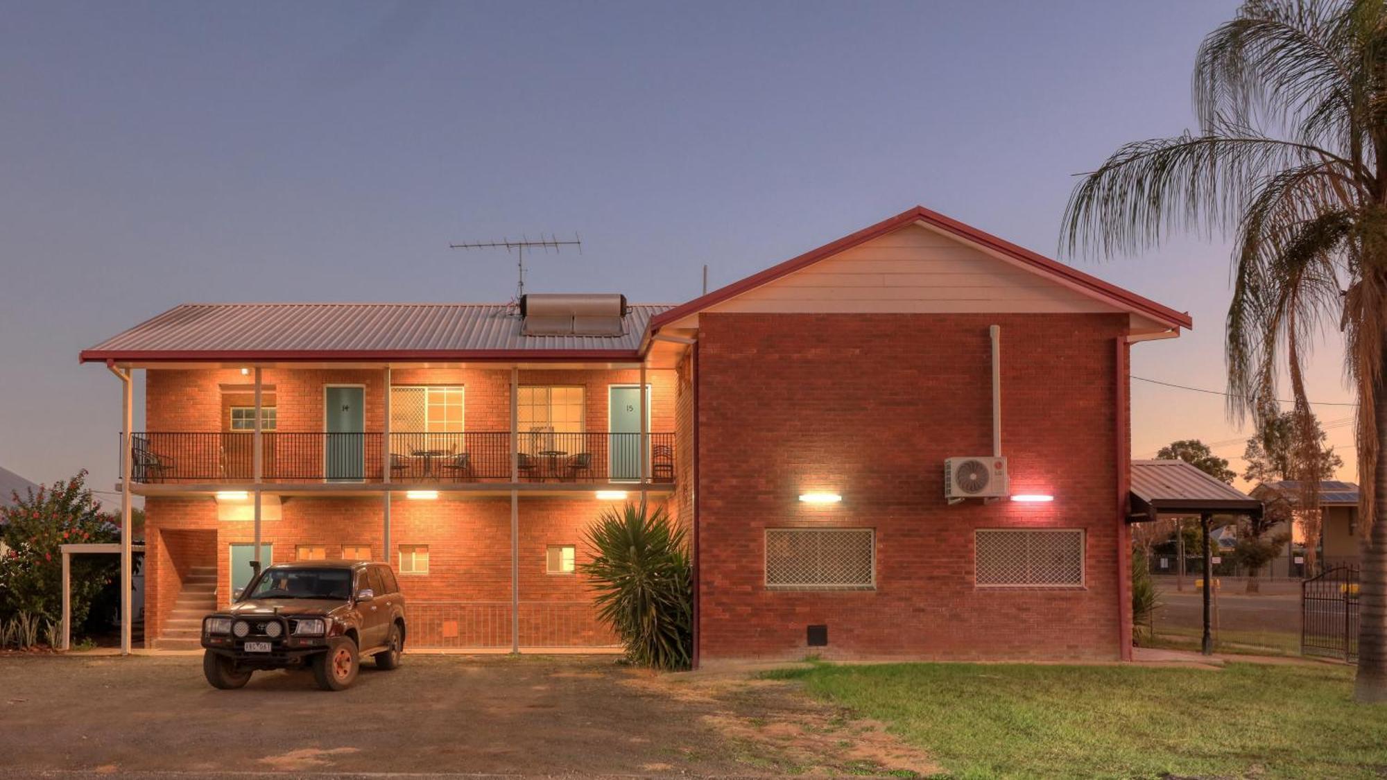 The Major Mitchell Motel Bourke Bagian luar foto