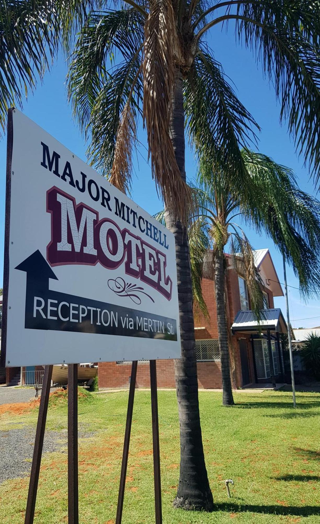 The Major Mitchell Motel Bourke Bagian luar foto