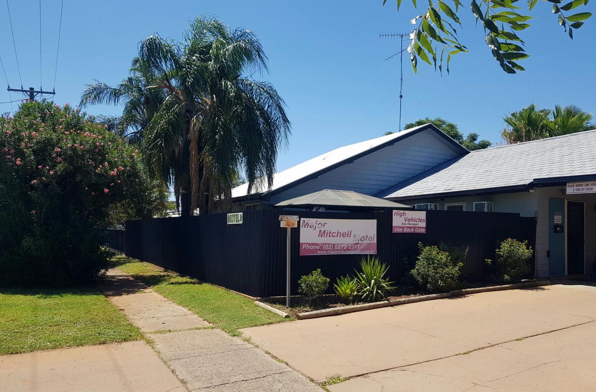 The Major Mitchell Motel Bourke Bagian luar foto