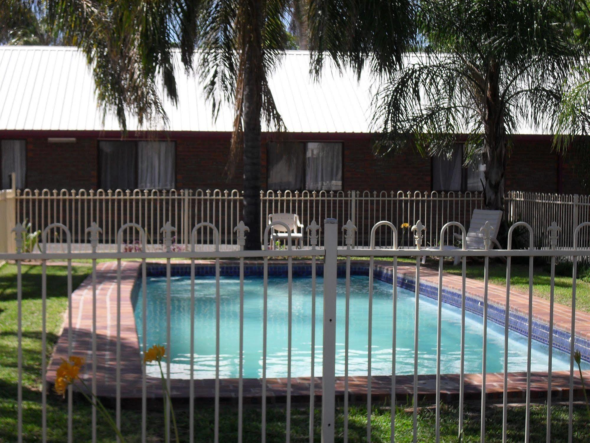 The Major Mitchell Motel Bourke Bagian luar foto